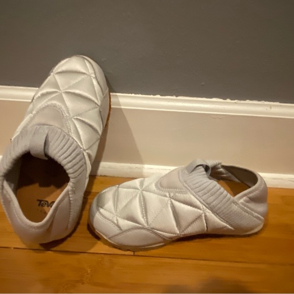 Teva Women’s/Kids' Quilted Silver Shoes - Picture 2 of 3